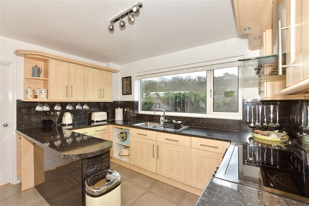 Property photo 3 of 14 Kitchen