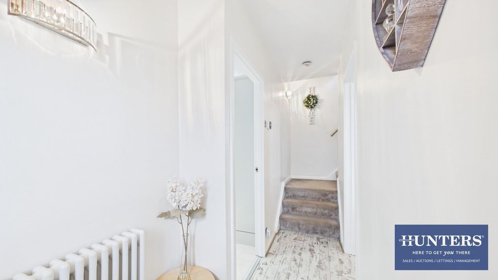 Property photo 2 of 20 Hallway
