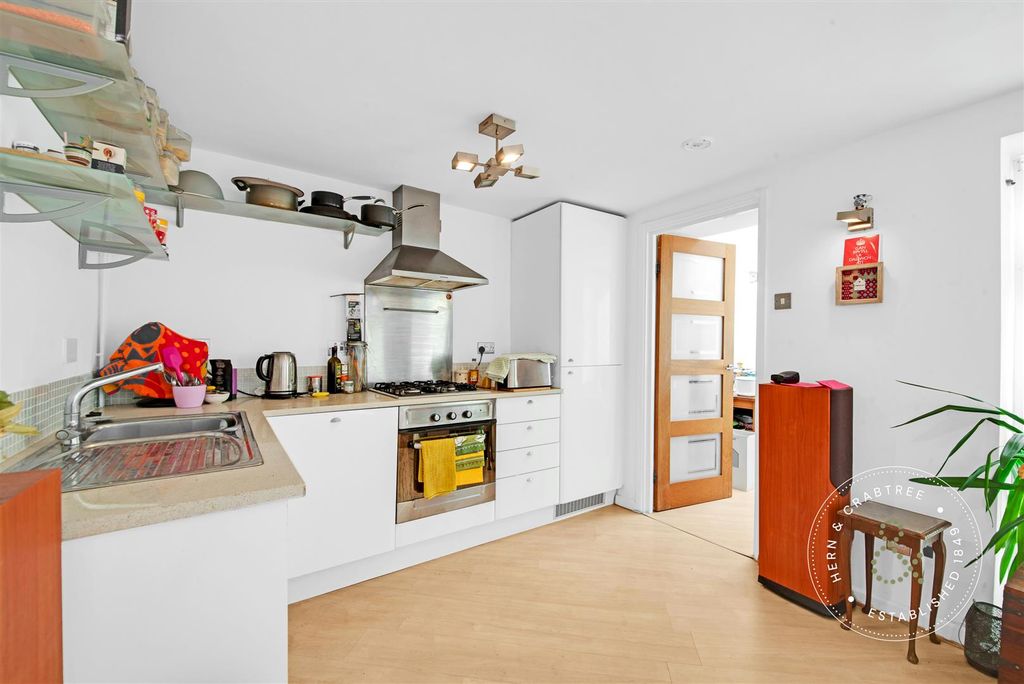 Property photo 3 of 17 Clive-Road-13.Jpg