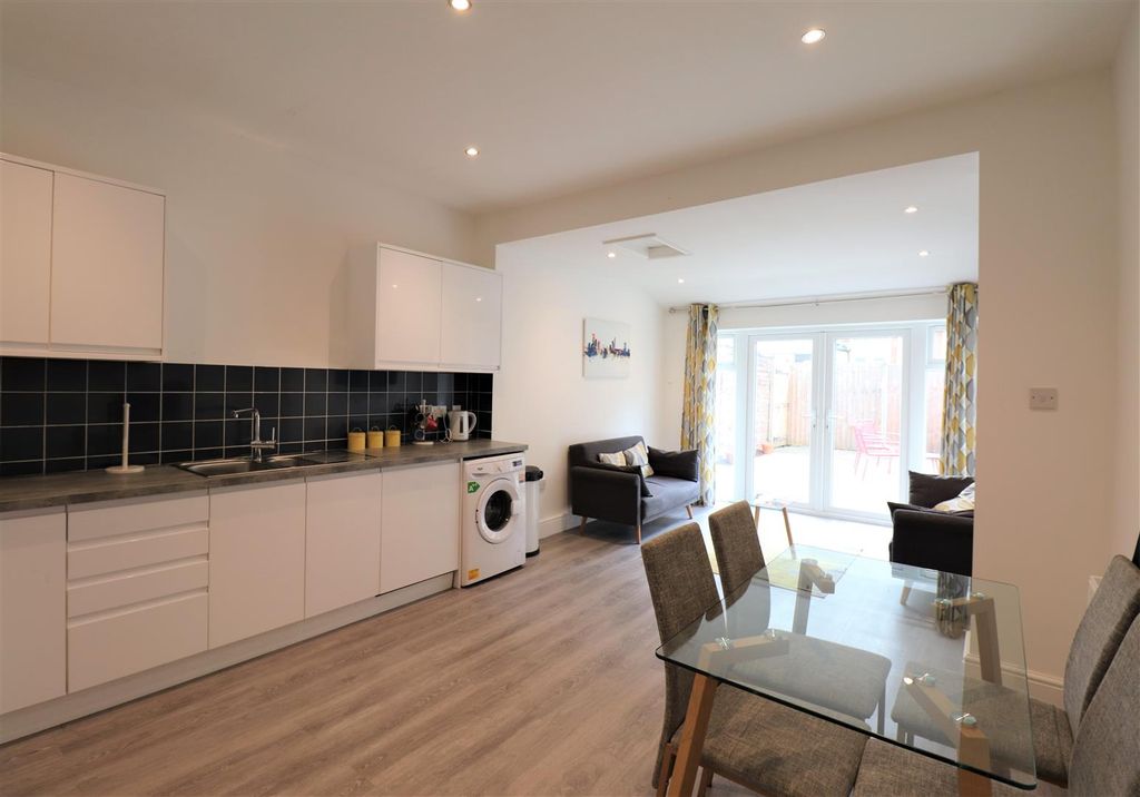 Property photo 1 of 32