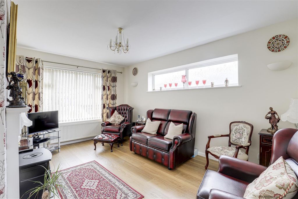 Property photo 2 of 19 5540.Jpg