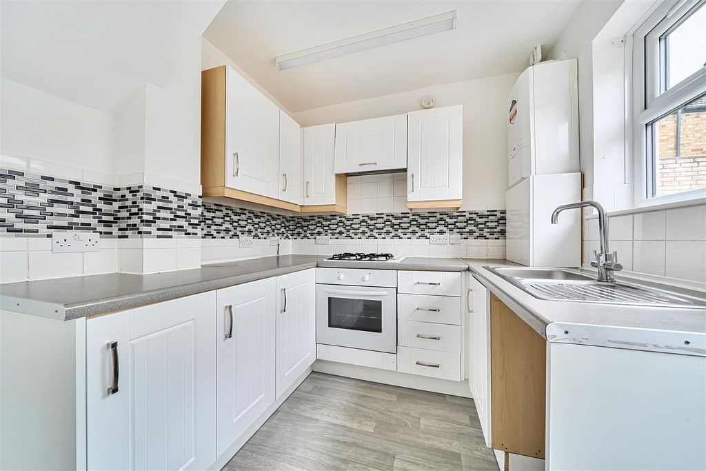 Property photo 3 of 9 Kitchen H.Jpg