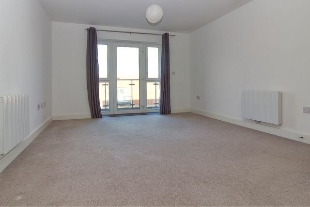 Property photo 2 of 11 Living Room