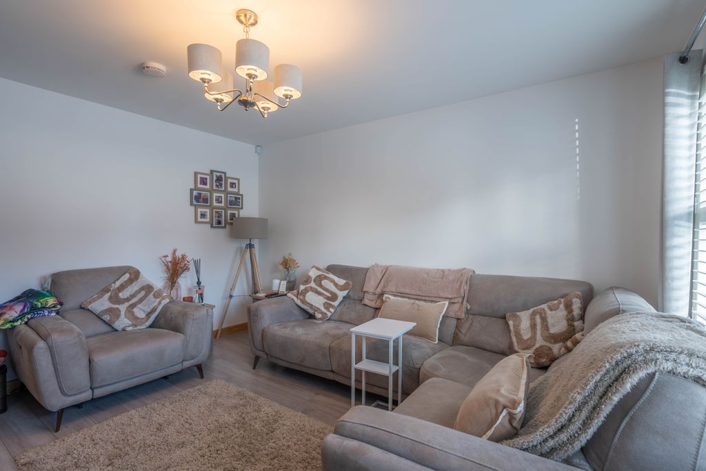 Property photo 3 of 43