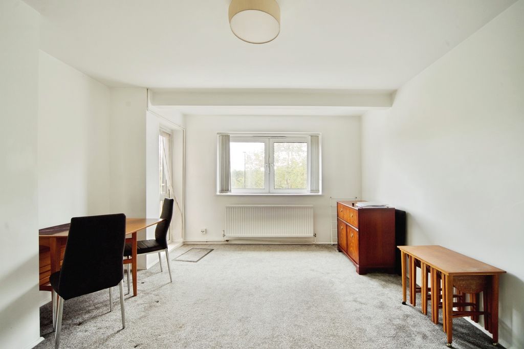 Property photo 3 of 17 Photo