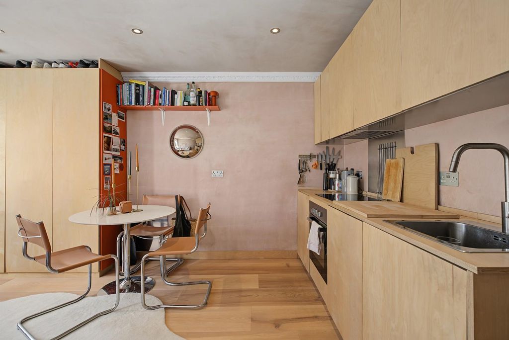 Property photo 2 of 12 Kitchen/Reception