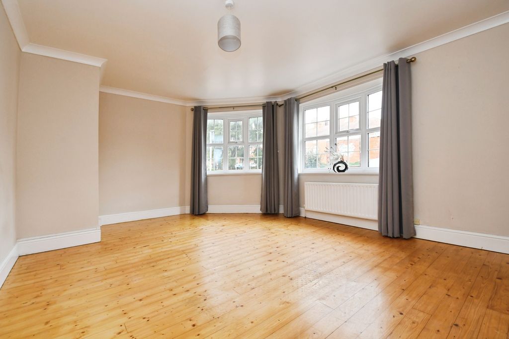 Property photo 3 of 20 Living Room