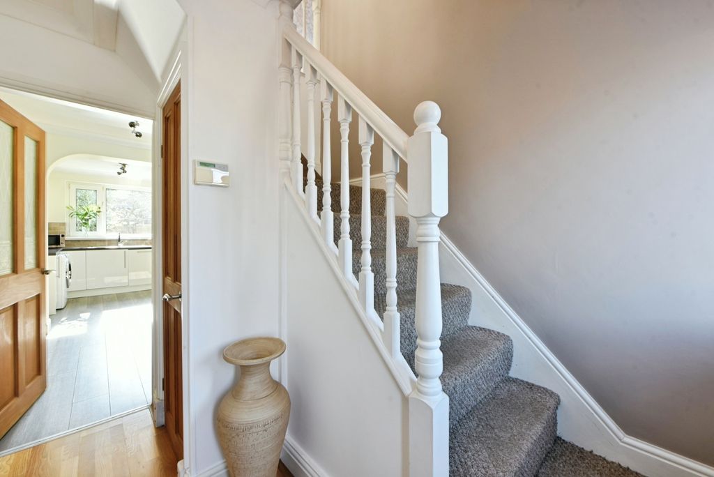 Property photo 2 of 17 Entrance Hallway