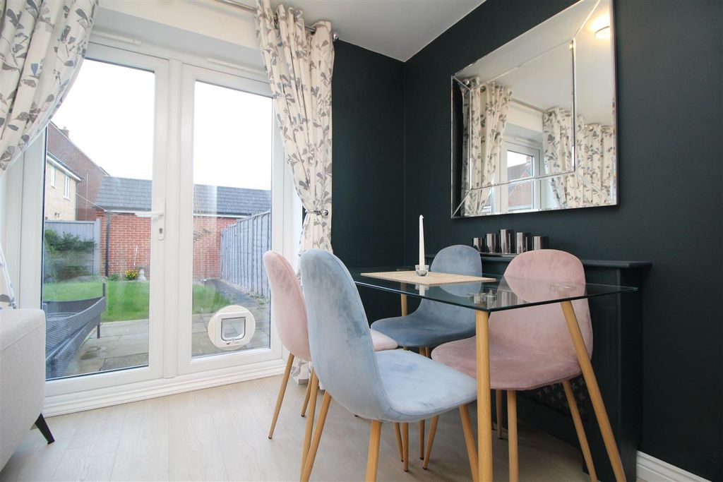 Property photo 3 of 14 Dining Area .Jpg