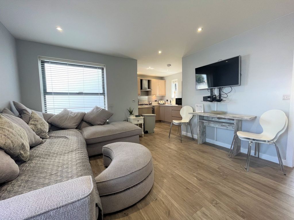 Property photo 3 of 8 Photo 4