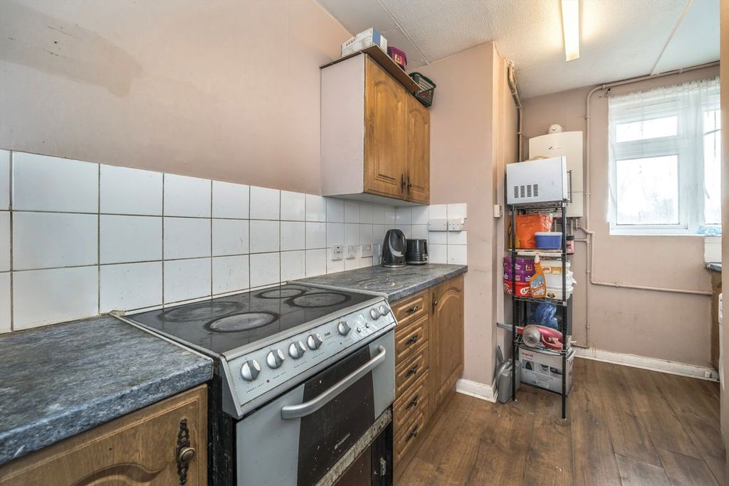 Additional image 4 of 2 bed maisonette for saleTaylor Close, Hampton Hill TW12