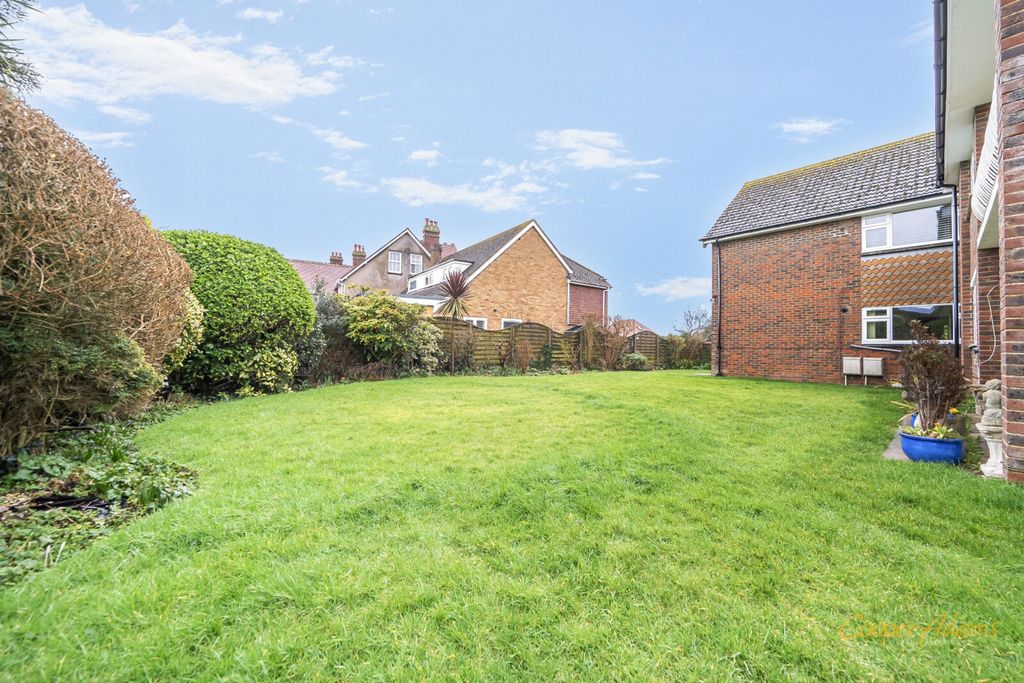 Property photo 3 of 14 Communal Garden