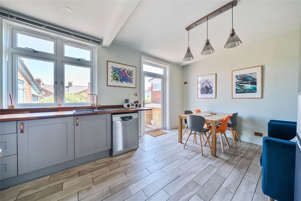 Property photo 3 of 12 Kitchen/Dining