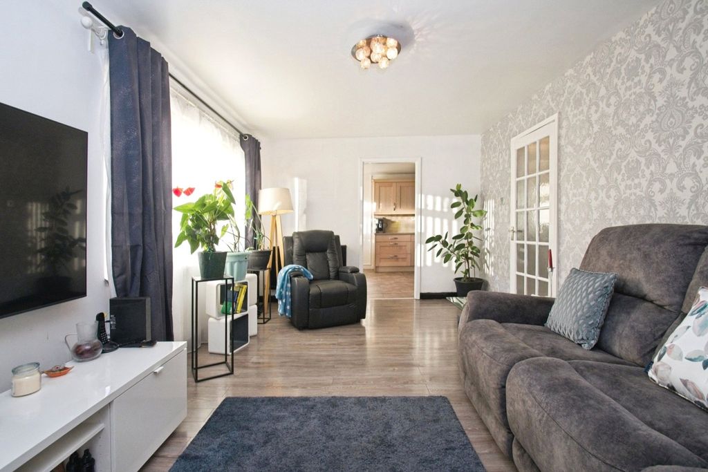 Property photo 1 of 18 Picture No. 01