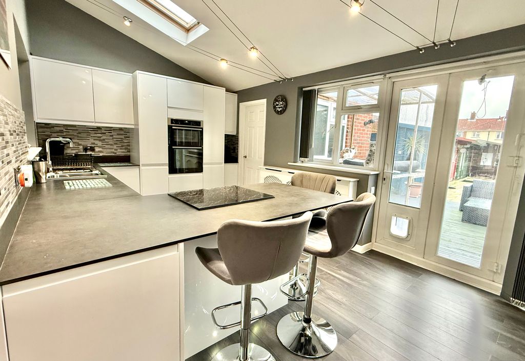 Property photo 2 of 23