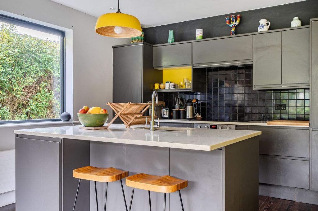 Property photo 3 of 27