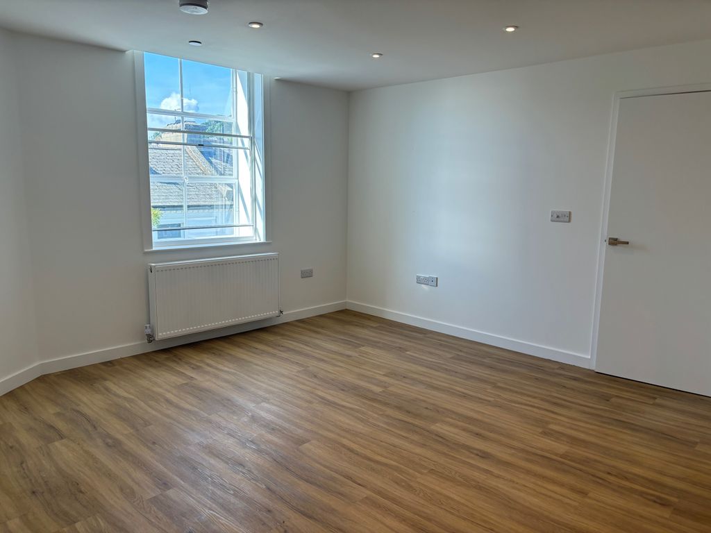 Property photo 3 of 7 Lounge