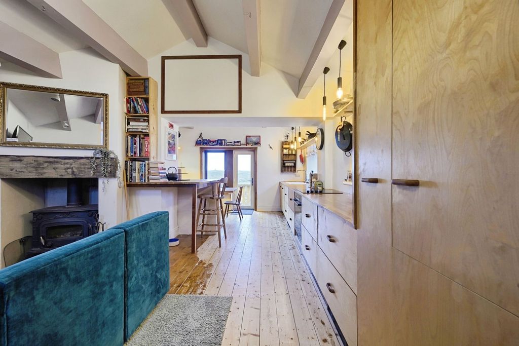 Property photo 2 of 24