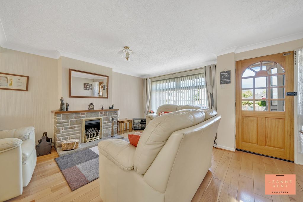 Property photo 2 of 33