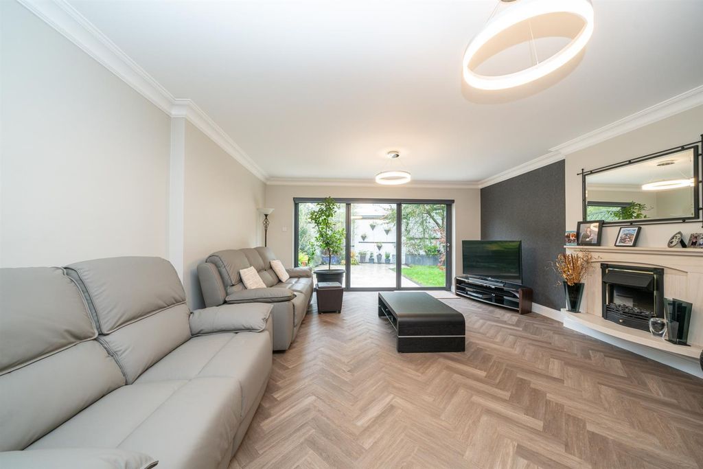 Property photo 2 of 45 Rear Reception Room