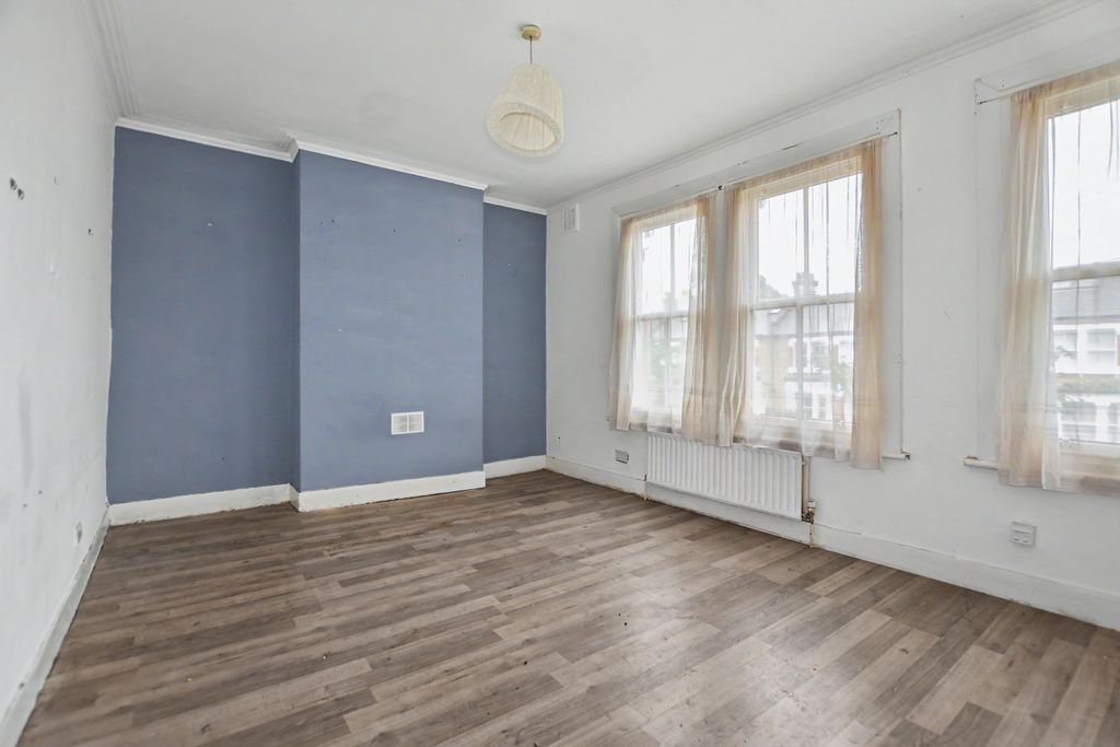 Property photo 3 of 12 Flat B, 73 Effingham Road, Lee, London, Se12 8Nt