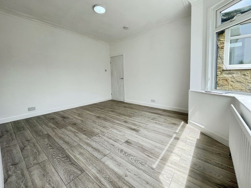 Property photo 3 of 17 Living Room