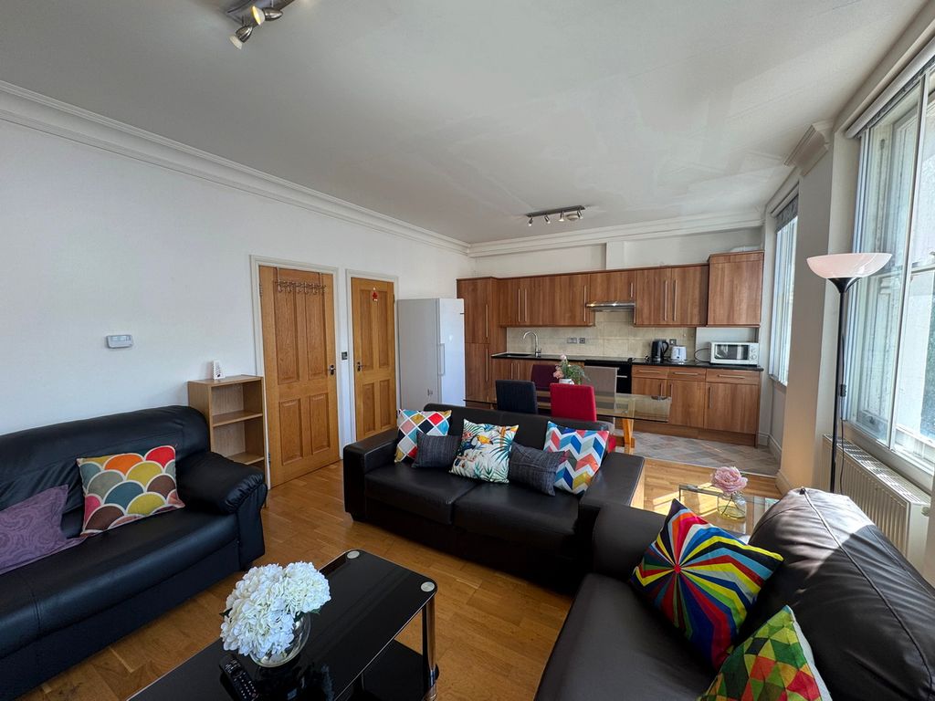 Property photo 1 of 10 Large Living Room