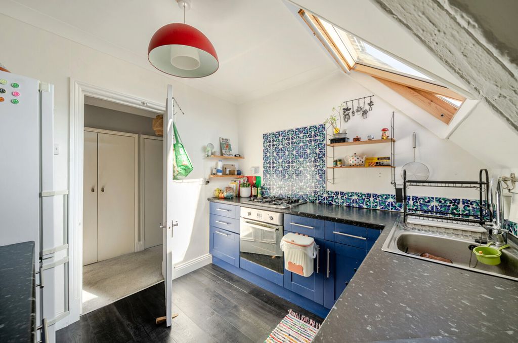 Property photo 3 of 14 1488037-10-6A501c...