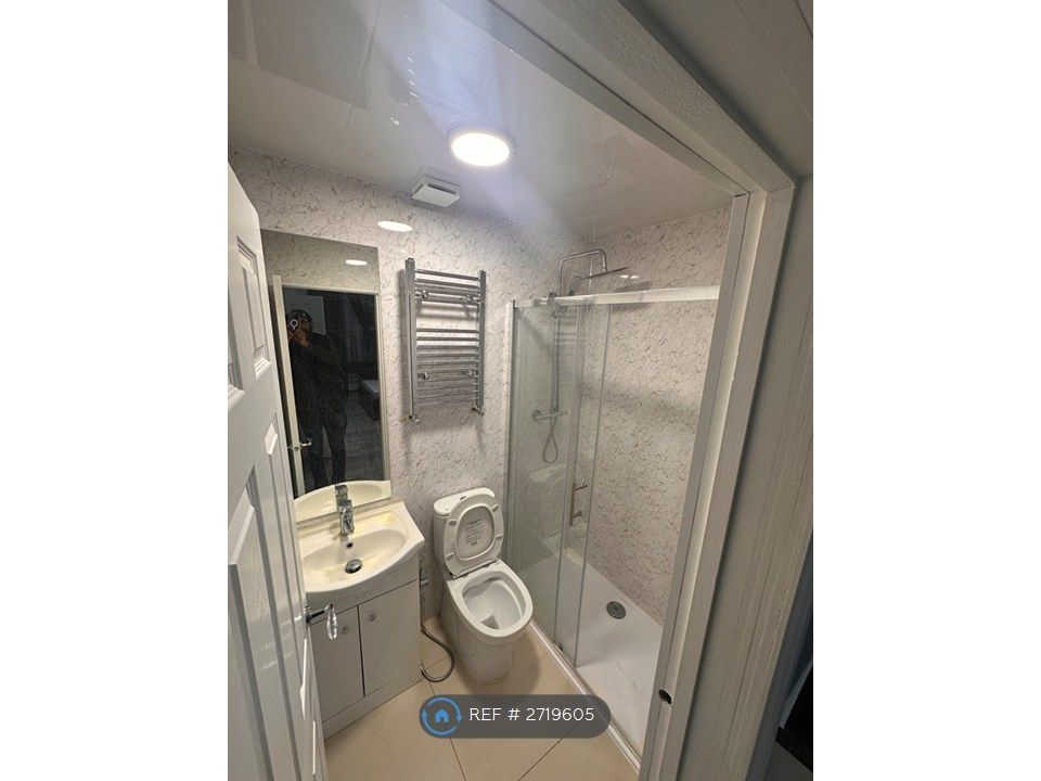 Property photo 3 of 12 Studio With Sharing Cooking