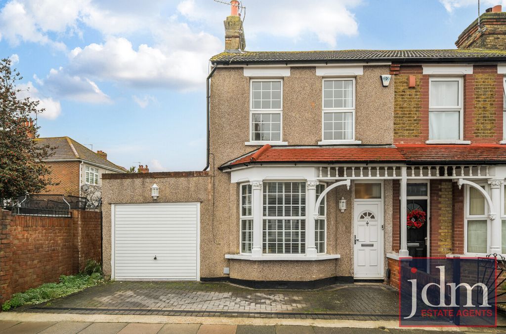 Property photo 2 of 10 De4Bce87-Af91-463...