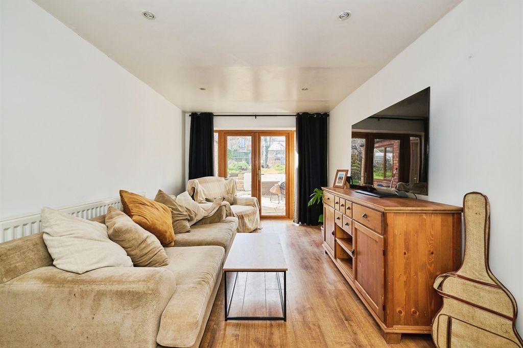 Property photo 2 of 17