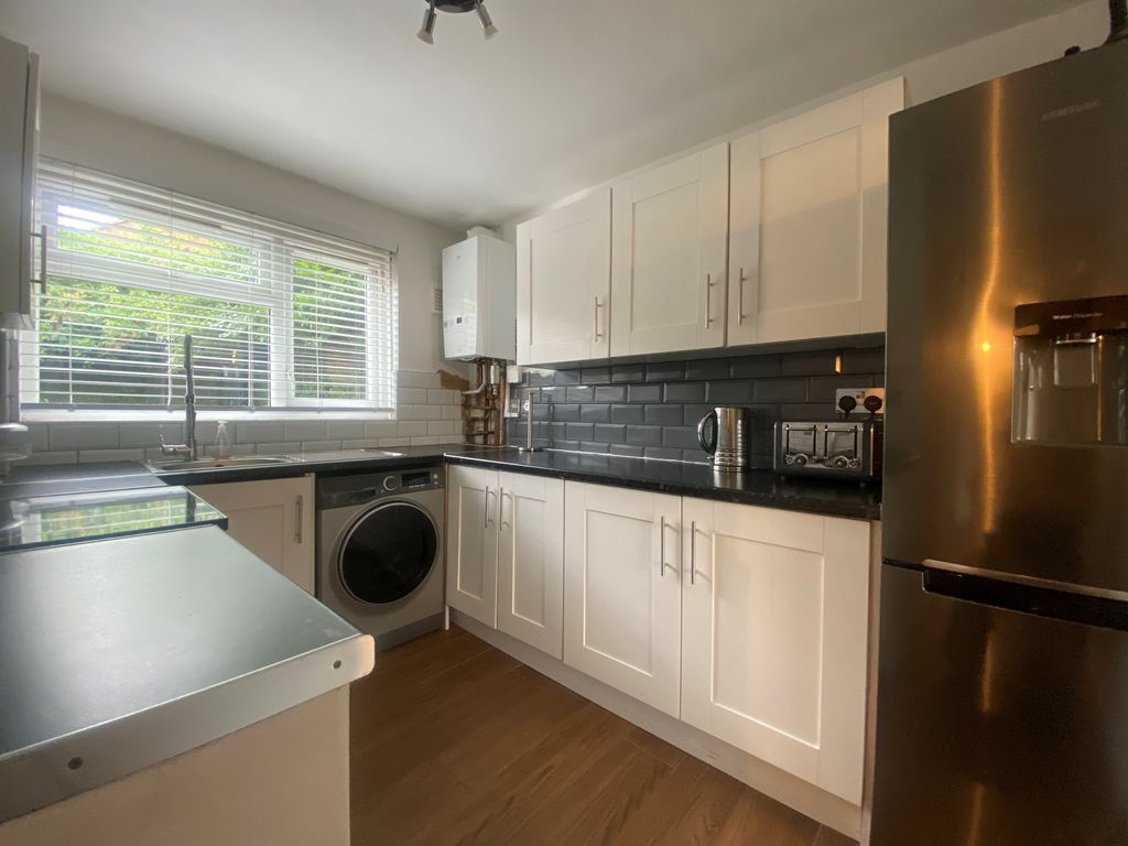 Property photo 2 of 7 Kitchen
