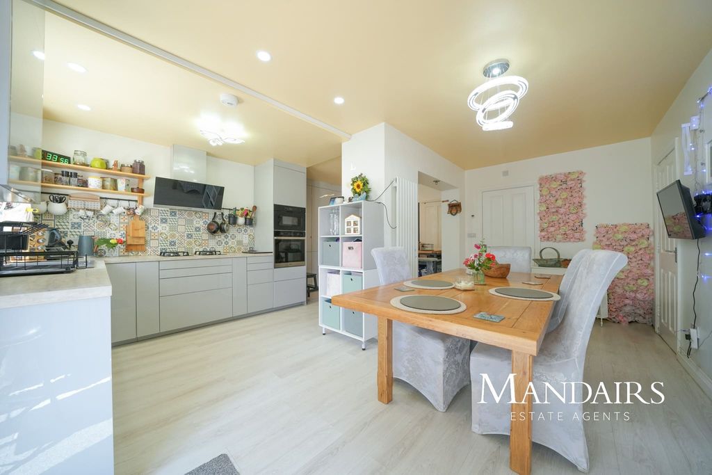 Property photo 2 of 28