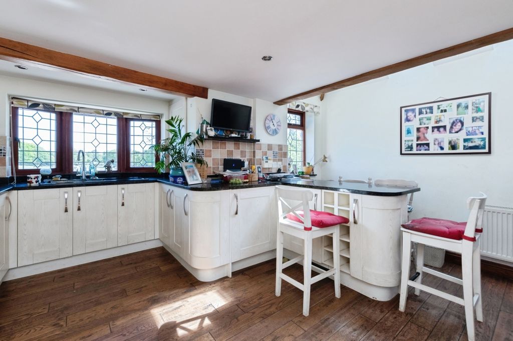 Property photo 3 of 19 Pbox-Img.Jpg