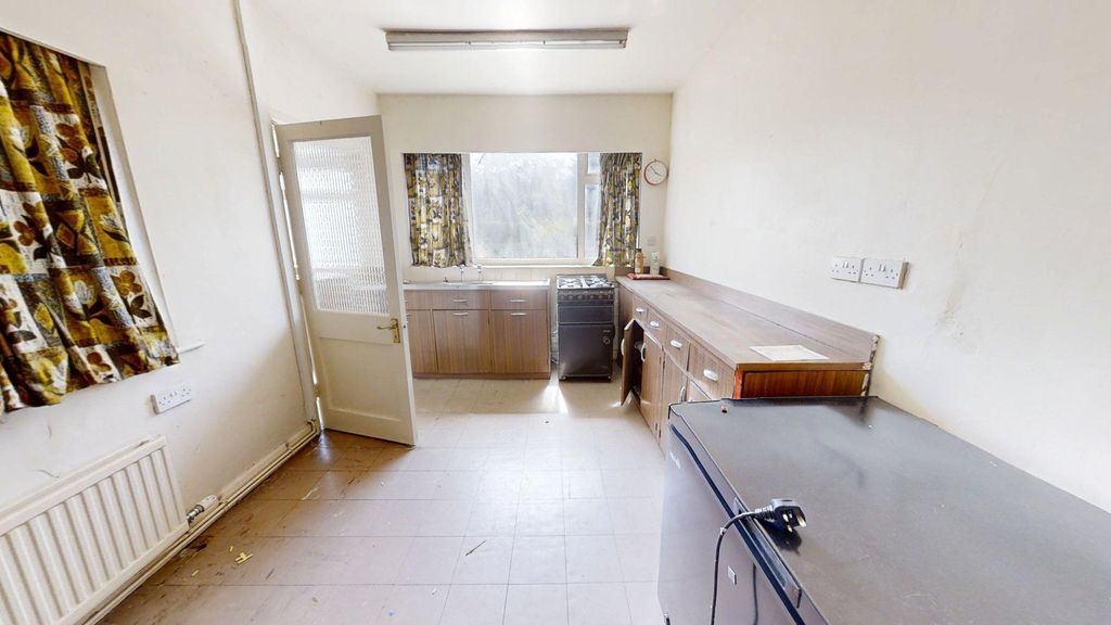 Property photo 3 of 15 Kitchen