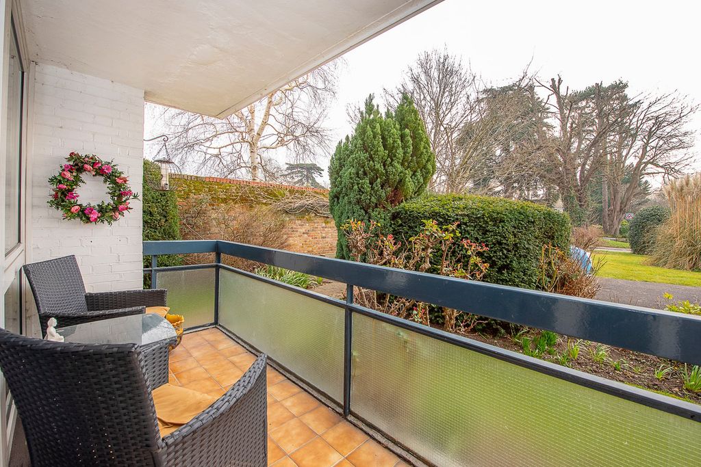 Property photo 3 of 27 Balcony