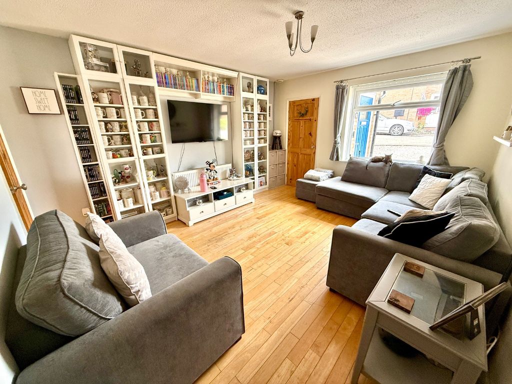 Property photo 2 of 25 4393284