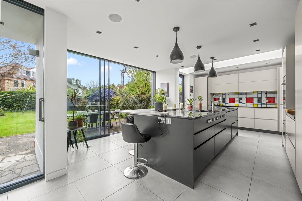 Property photo 2 of 23 Picture No. 20