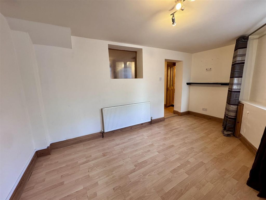 Property photo 3 of 9 Living Afrea