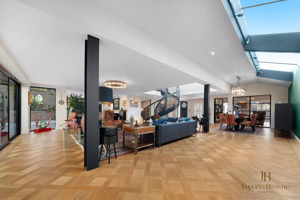 Property photo 2 of 48