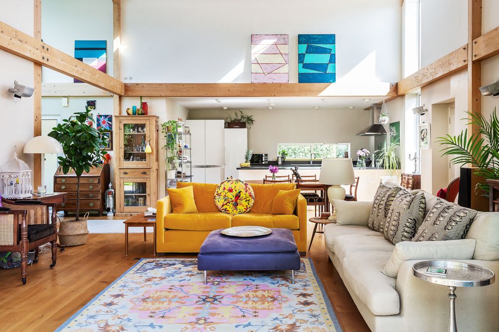 Property photo 2 of 27 House. Partnership