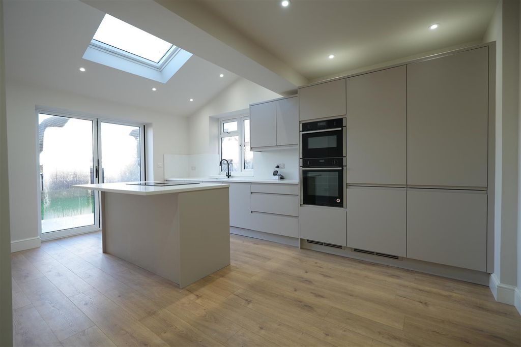 Property photo 3 of 17 Open Plan Kitchen Dining