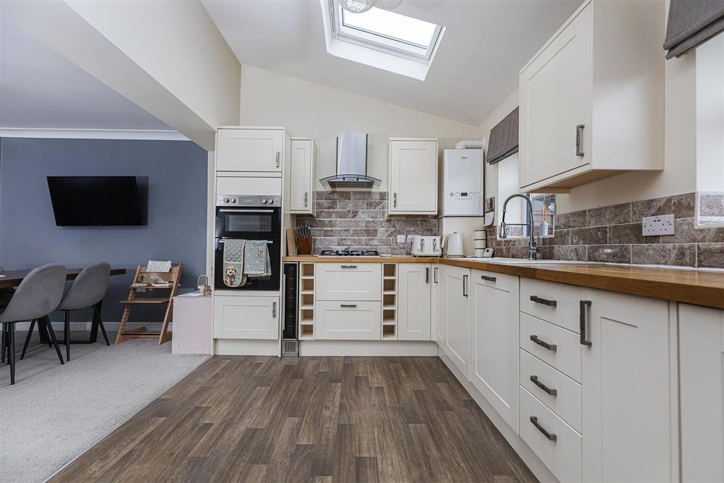 Property photo 2 of 34 Kitchen Diner