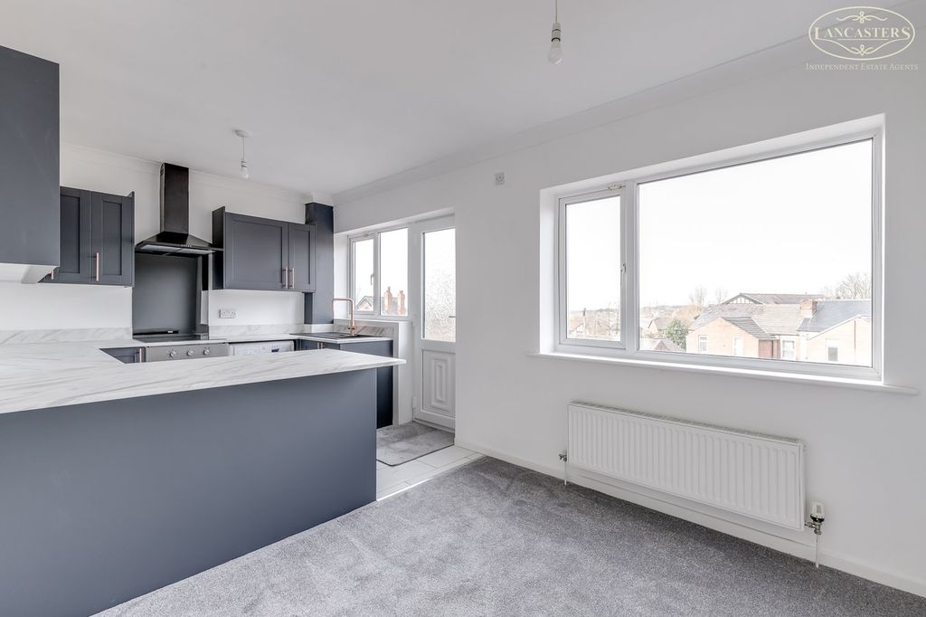 Property photo 2 of 29 Dining Kitchen