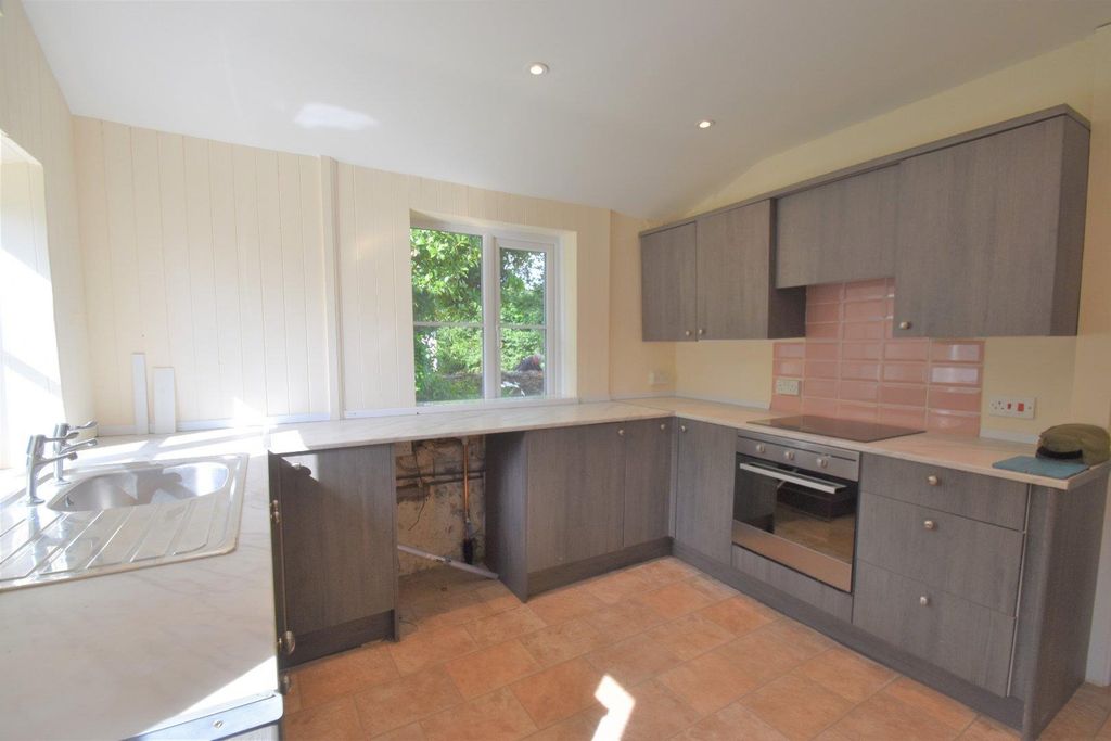 Property photo 3 of 13 Tiverton Seddons