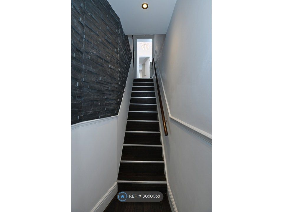 Property photo 2 of 28
