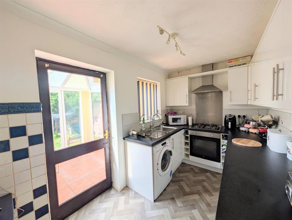 Property photo 2 of 9 Kitchen
