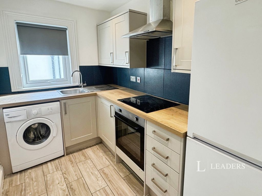 Property photo 2 of 7 Kitchen