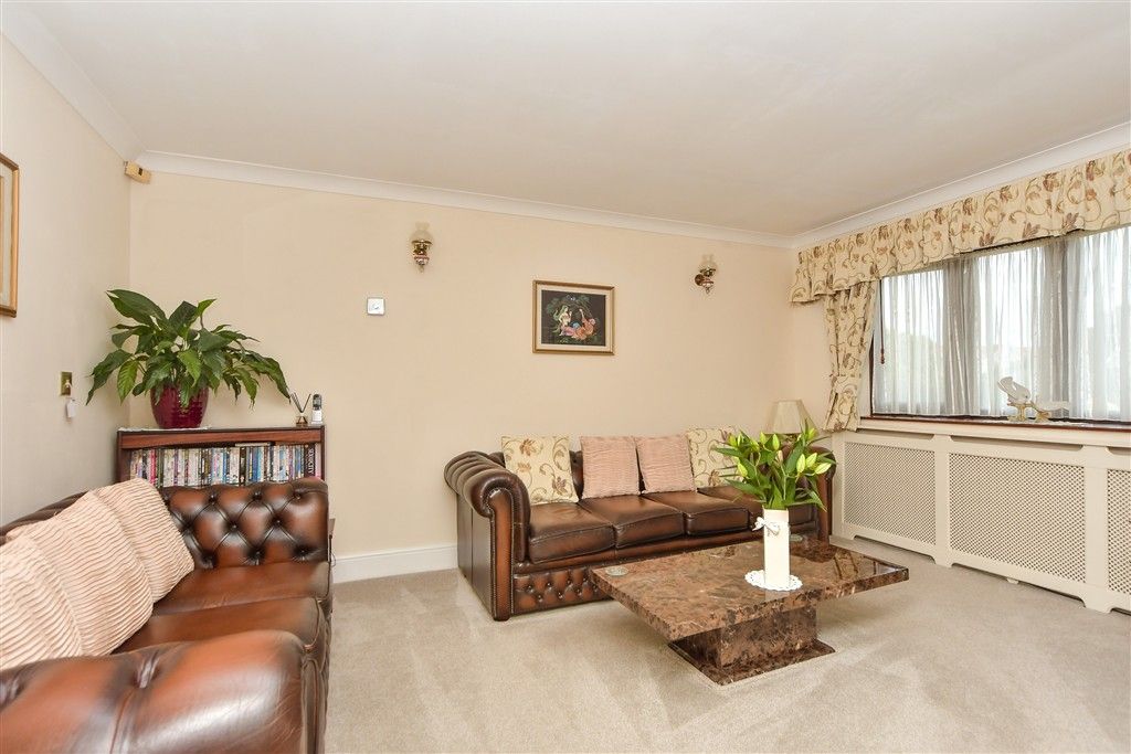 Property photo 3 of 18 Sitting Area