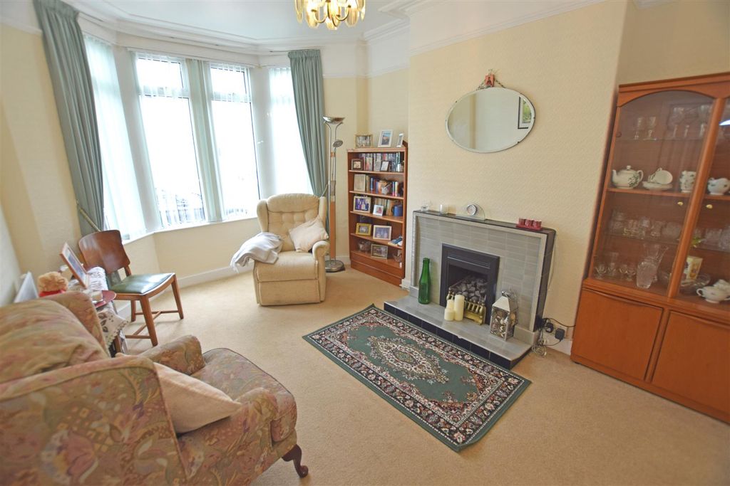 Property photo 2 of 16 Front Room.Jpg